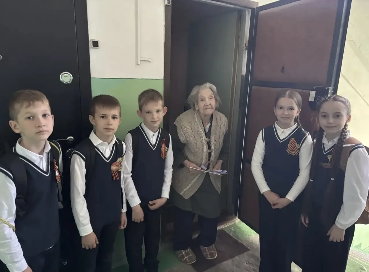 🕊️Поздравляем тех, кто подарил нам мирное небо!   ✍️В преддверии Дня Победы обучающиеся 3а класса шк