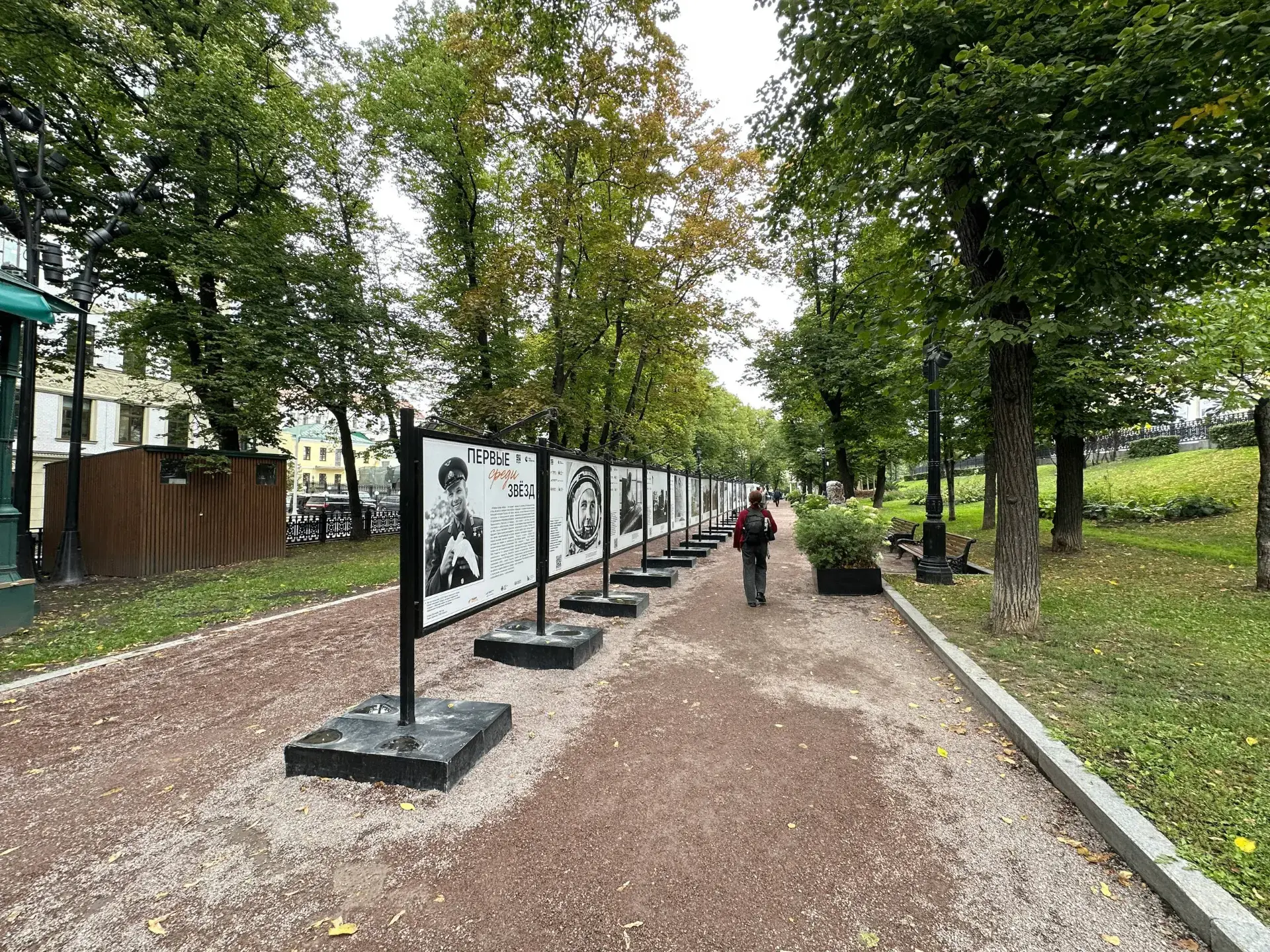 1 сентября на Гоголевском бульваре в Москве откроется фотовыставка «Первые среди звёзд»