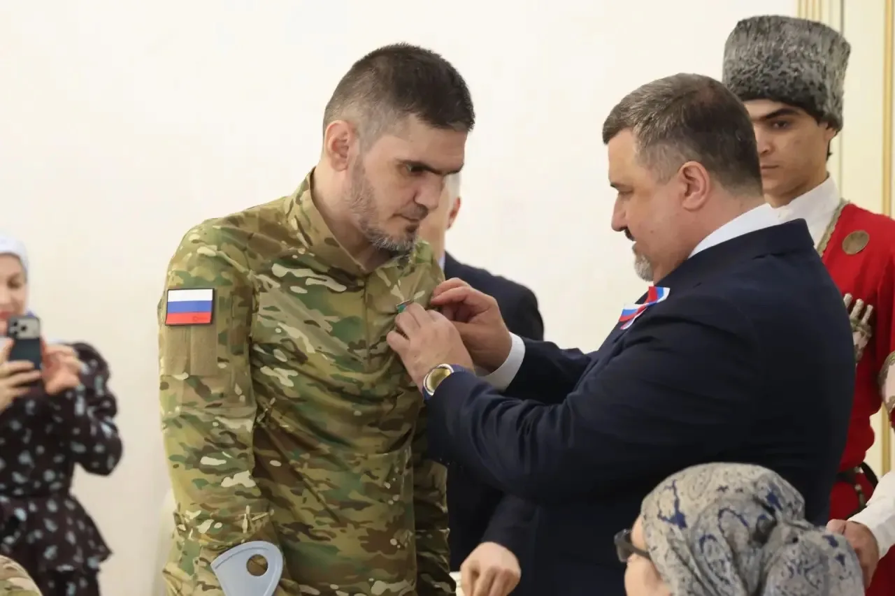 В День России вручил государственные награды тем, кто делает нашу страну сильнее каждый...