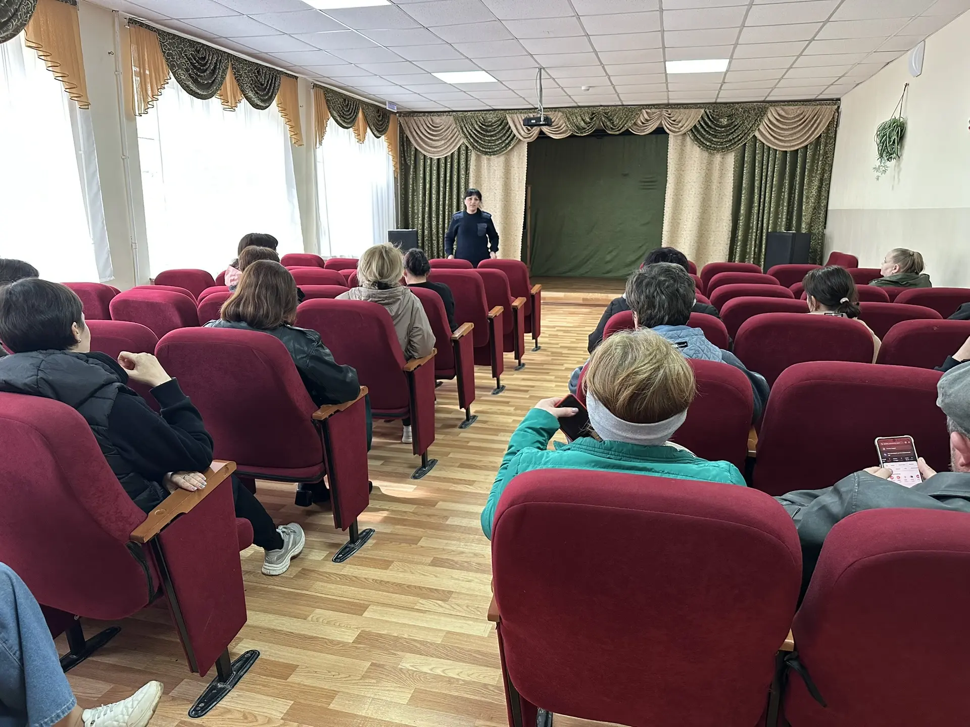 В школе прошло родительское собрание с участием представителей МО МВД «Ремонтненский».