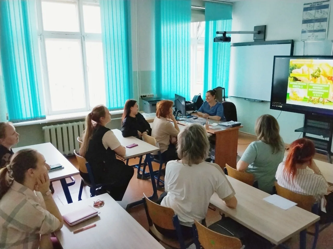У нас в школе прошла очень интересная встреча! Диетсестра провела для сотрудников беседу-презентацию