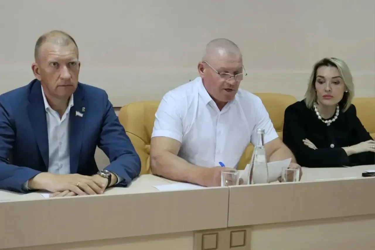Приняла участие в заседании сессии Джанкойского районного совета, где выступила с докла...