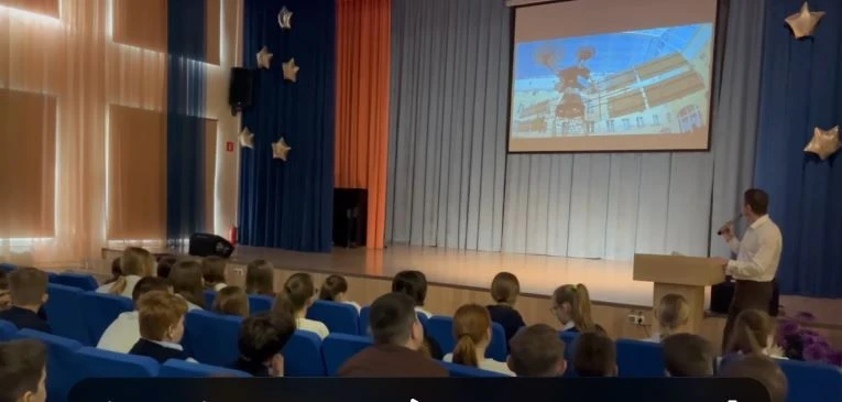 🚀 К звёздам вместе с представителем Роскосмоса   Сегодня, в рамках внеурочного занятия Разговоры о в