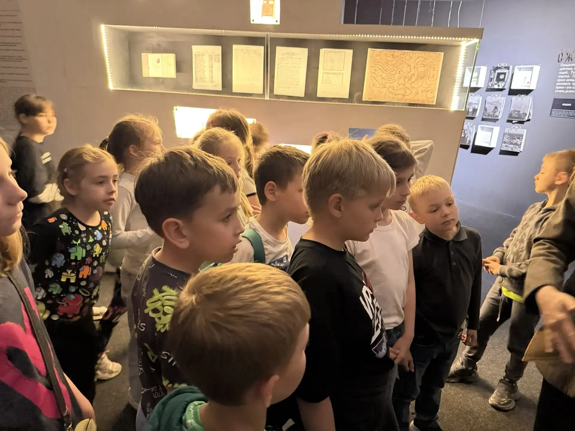 Ура! Сегодня 1 отряд отправился в увлекательное путешествие в мир истории — мы побывали в музее горо