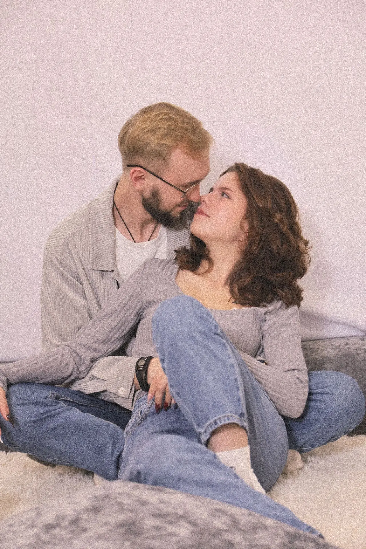 ❤📸Только двое. И то самое электричество ⚡️между ними, которое еще не растворилось в бы...