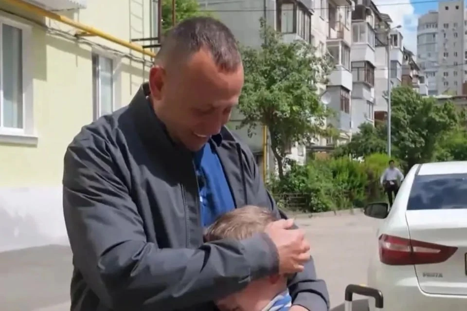 «Он думает, что уезжает на две недели, а не навсегда»: сына Тарховой забрал в Израиль отец