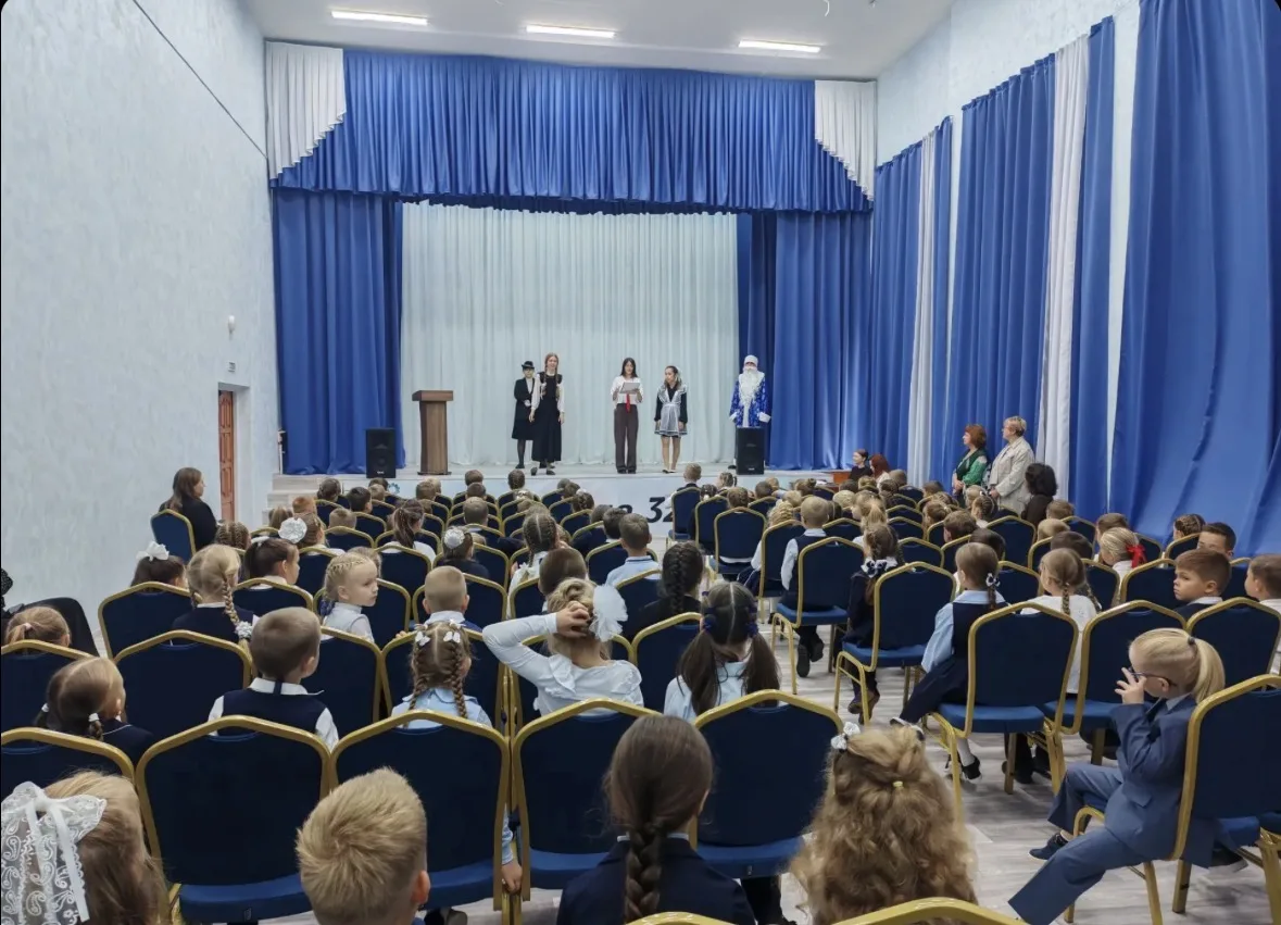 Ежегодно 1 сентября в школу приходят будущие учителя – студенты выпускного курса Иванов...