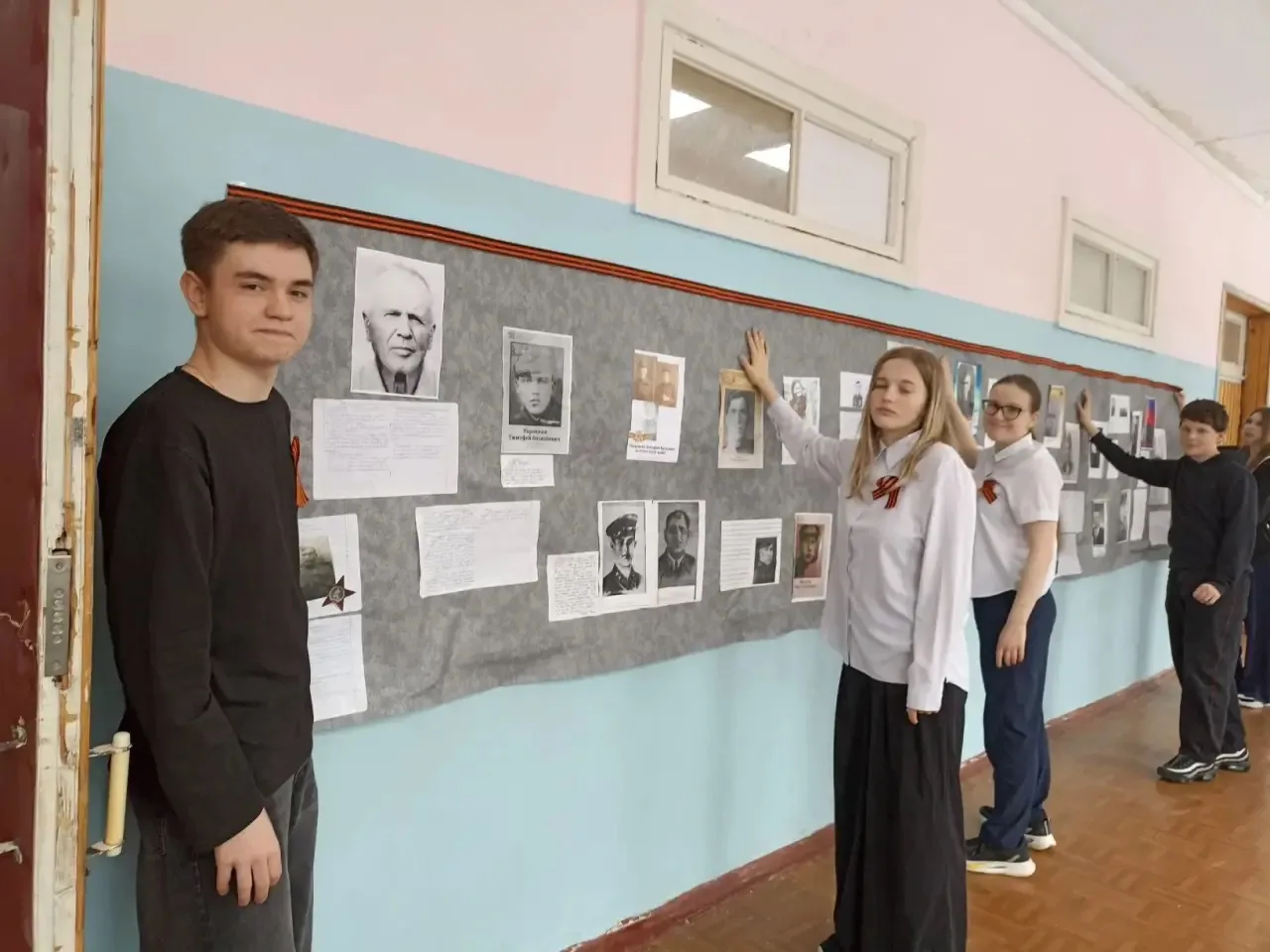 Ученики 8а класса дали  старт  Акции памяти «Портрет героя» в рамках Всероссийской Акции "Помним, чт