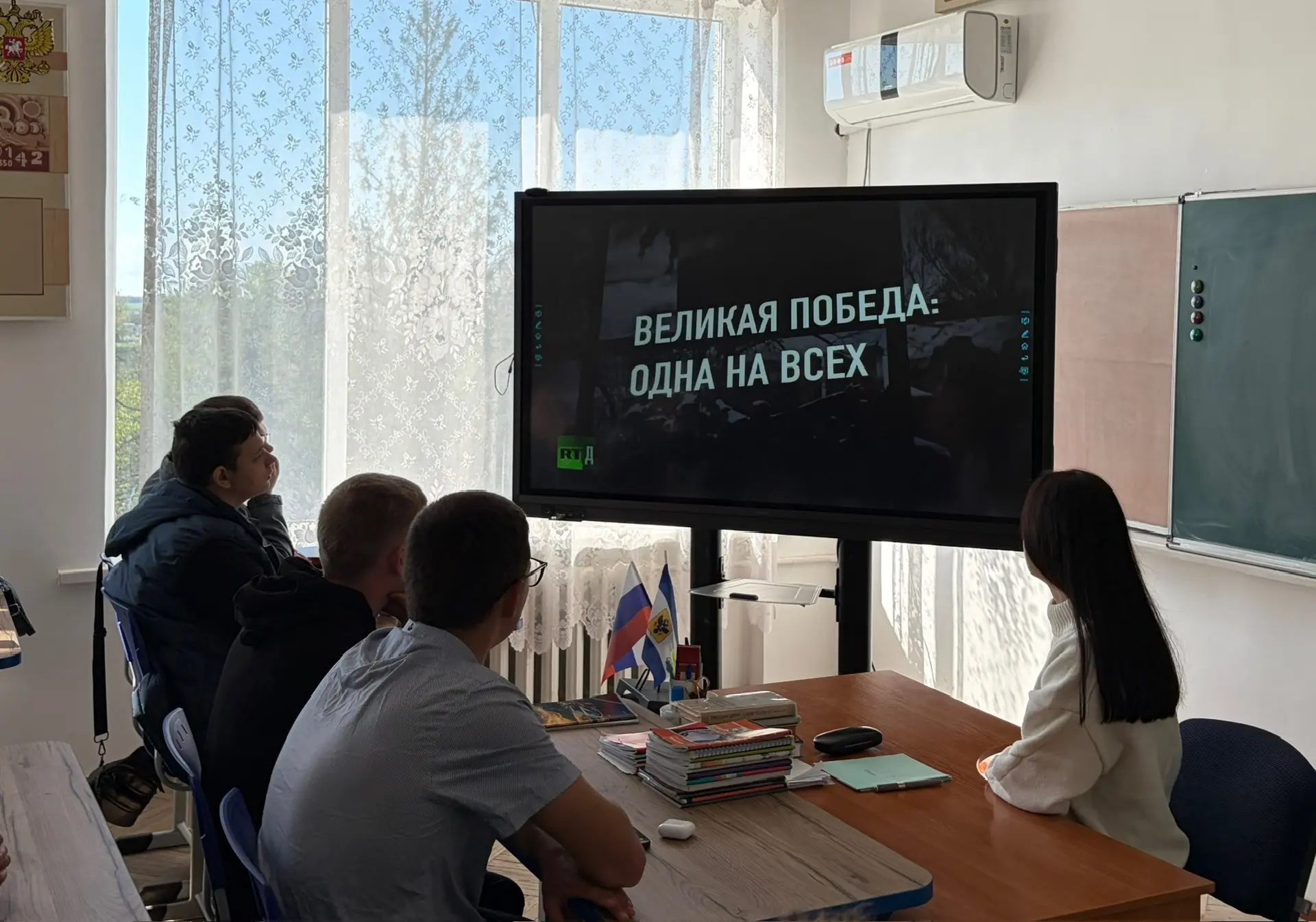 🎥Кинолекторий в ХАУ — «Великая Победа: Одна на всех!».  📌В рамках года единства народов России студе