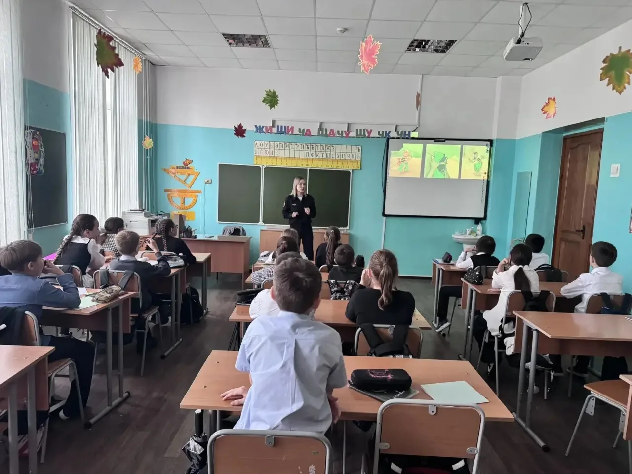 В 4«Б» классе состоялась профилактическая встреча со специалистом подразделения по дела...