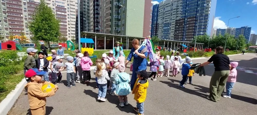 Сегодня в нашем детском саду прошло интересное мероприятие. Собирали подарки к Сабантую...