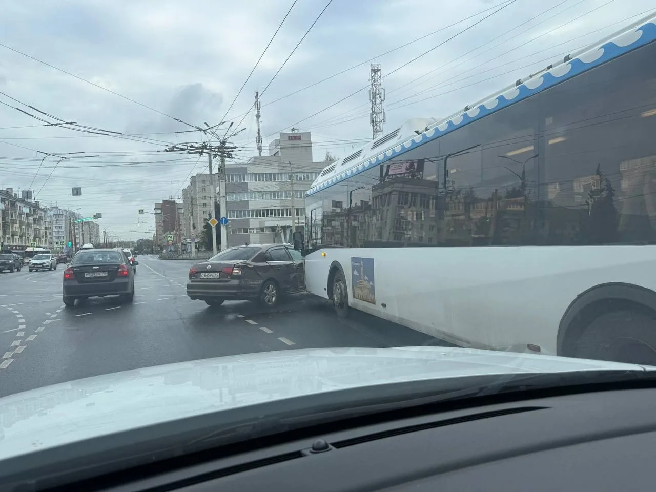 Традиционная рубрика: пятничное ДТП под конец рабочего дня на одном из самых загруженны...