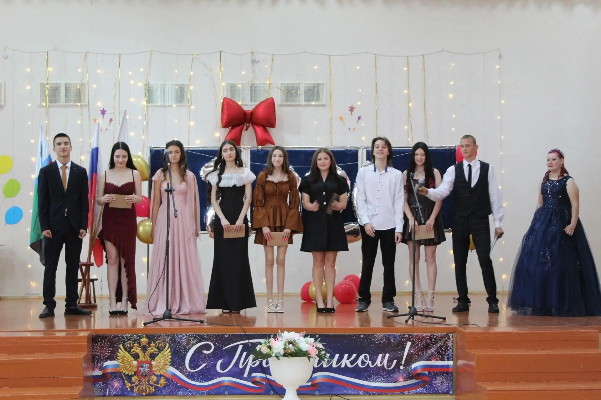 🎓 В Алексеевской школе состоялось торжественное вручение аттестатов об основном общем образовании у