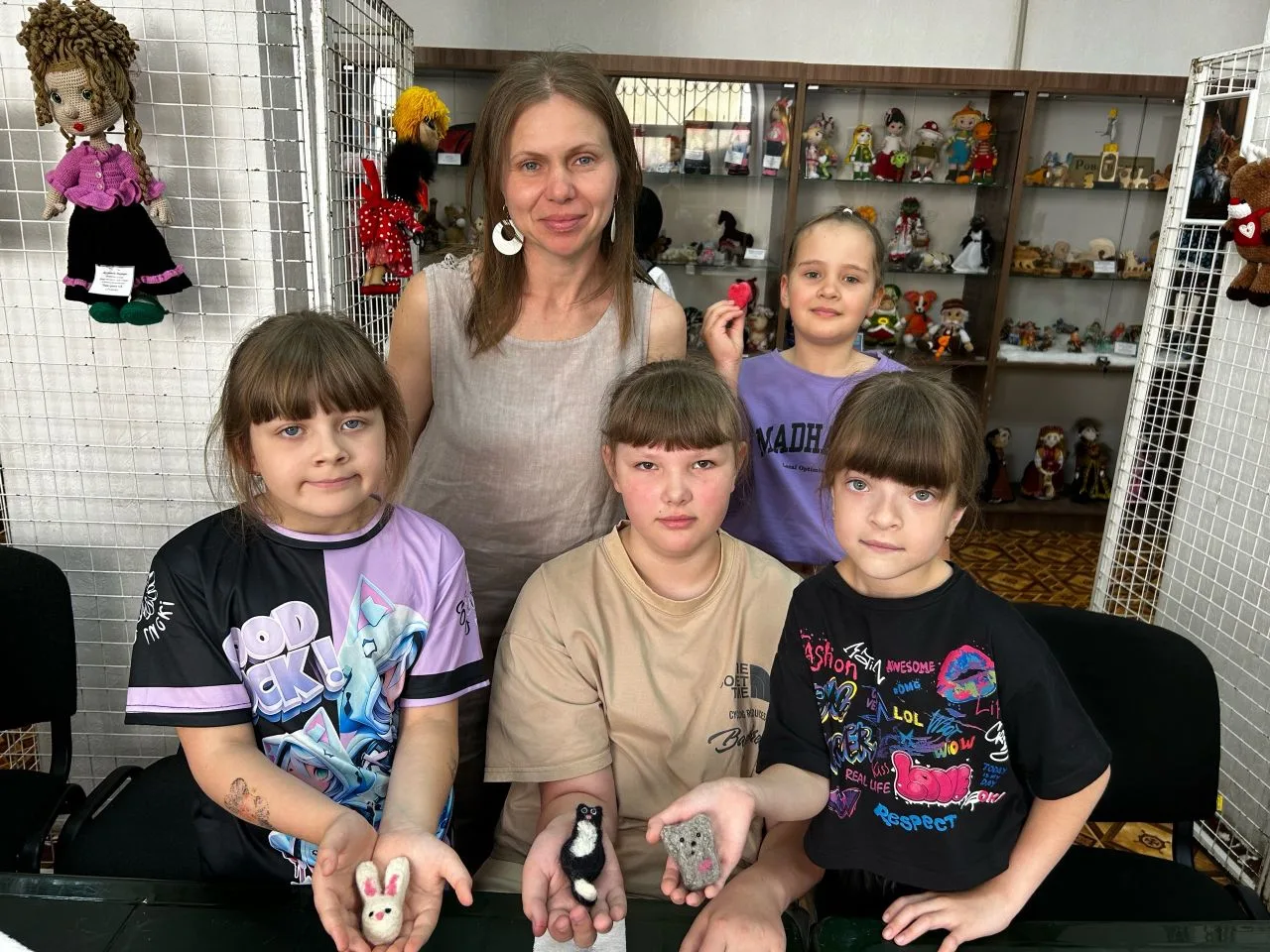 🧸Сегодня к нам снова пришли юные гости! Участники пришкольного лагеря луганской школы №2 провели де