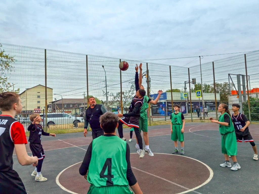🏀 Второй день баскетбольного турнира, посвящённого Дню Победы, подарил новые спортивные победы! 🏀  Н