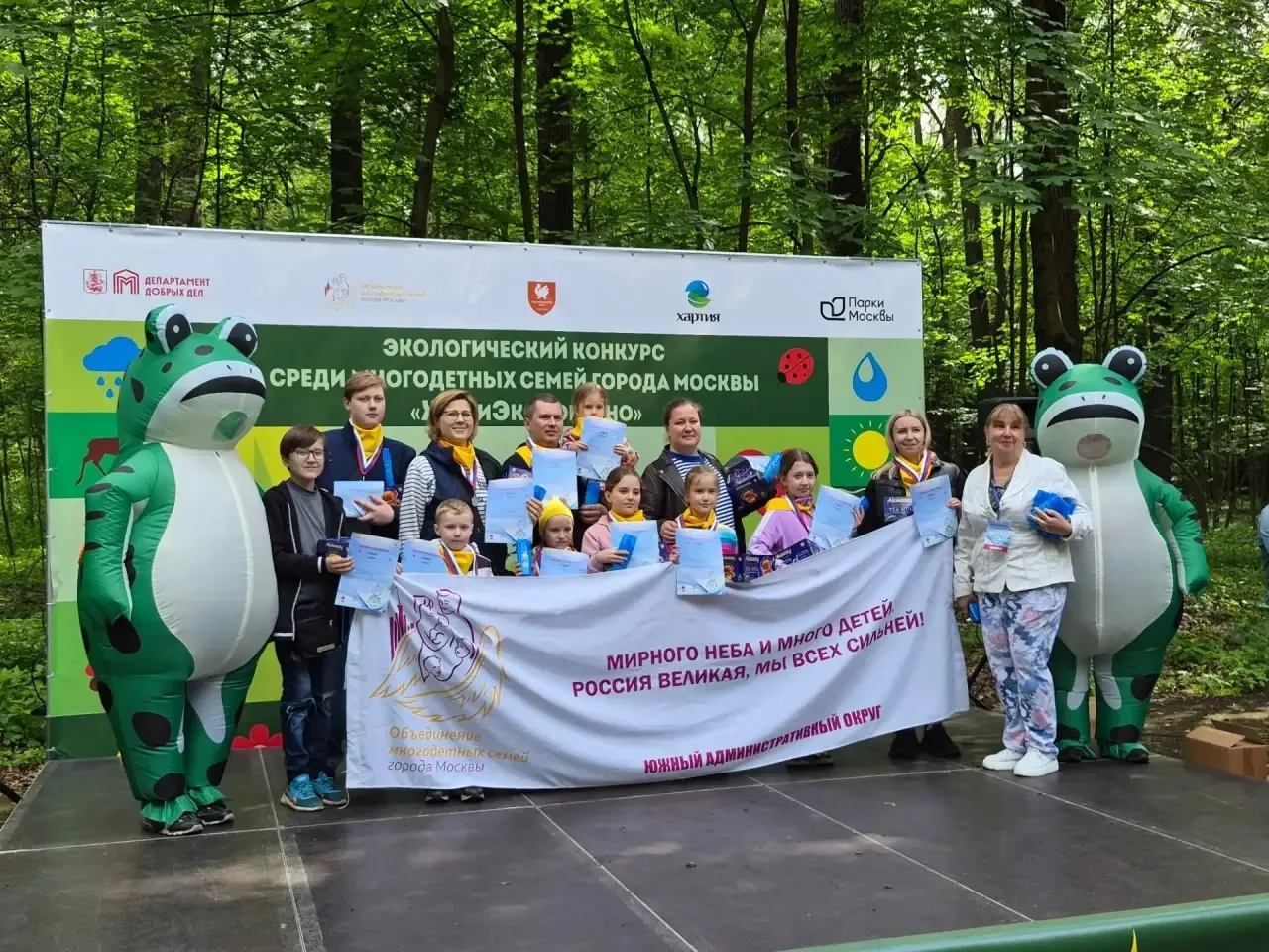 Школьник проводит эко-каникулы

🌳 Как провести лето так, чтобы выиграть городской эко-челлендж, осв