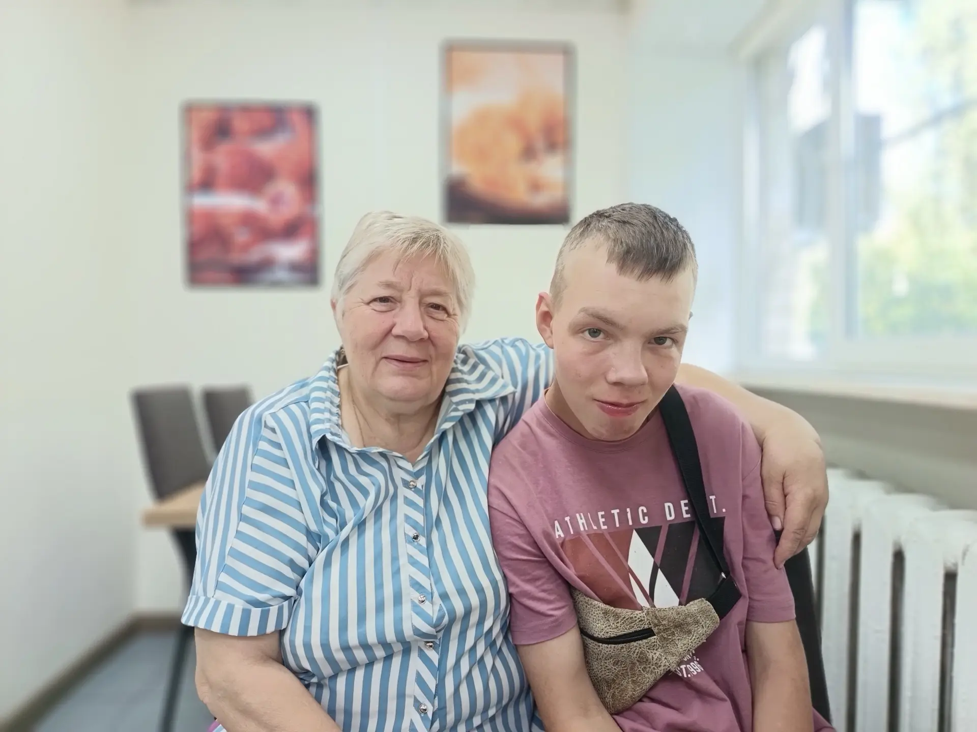 Раньше Леша постоянно жил в закрытом отделении. Его часто госпитализировали в психиатри...
