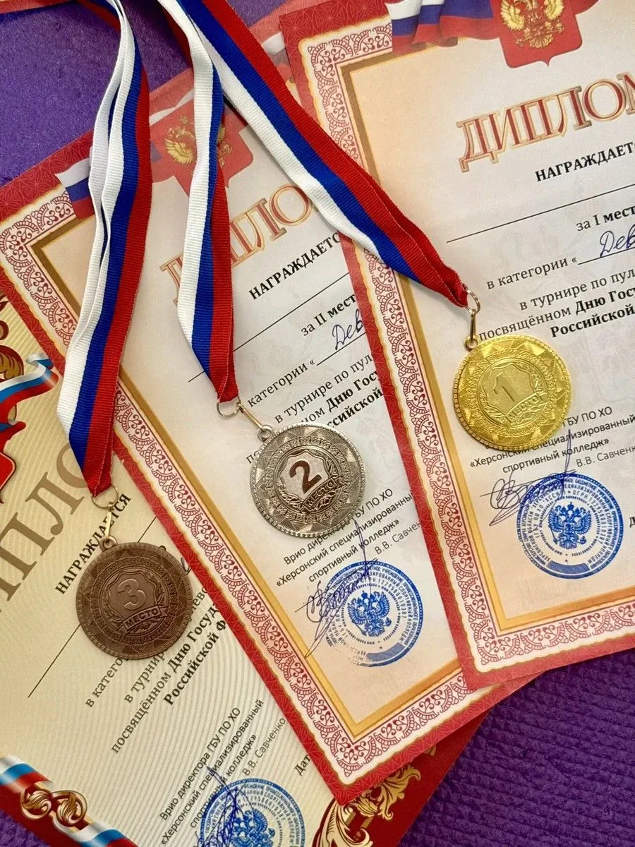 Соревнования по пулевой стрельбе в честь Дня Государственного флага России прошли в Хер...
