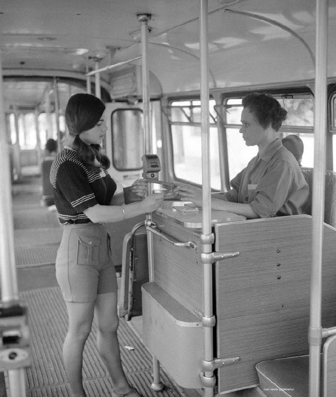 Продажа билетов в автобусе в Будапеште, 1970