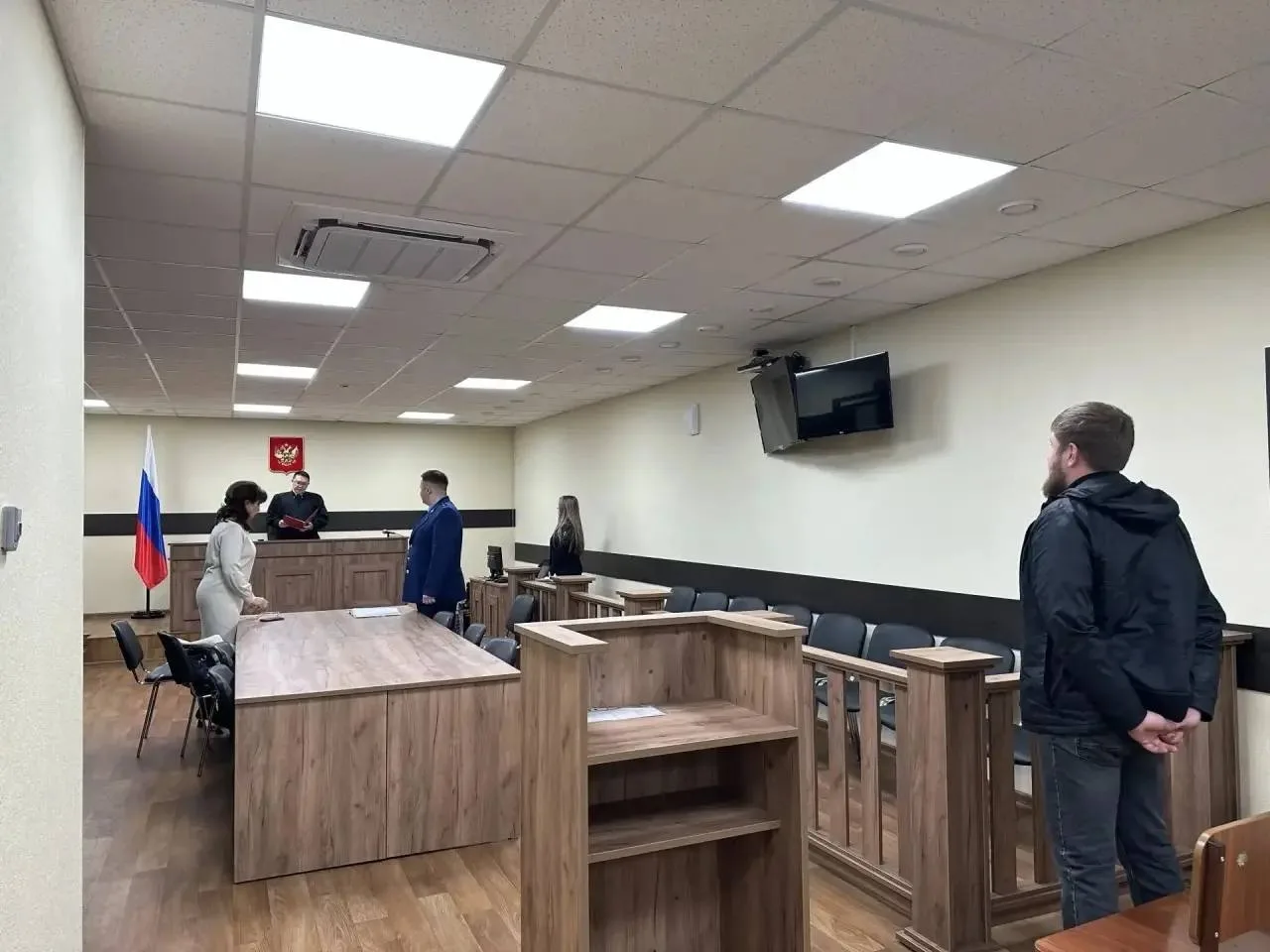 В Киселёвске осудили мужчину, который напал на инспектора ГИБДД  Ночью в сентябре 2025 года на улице