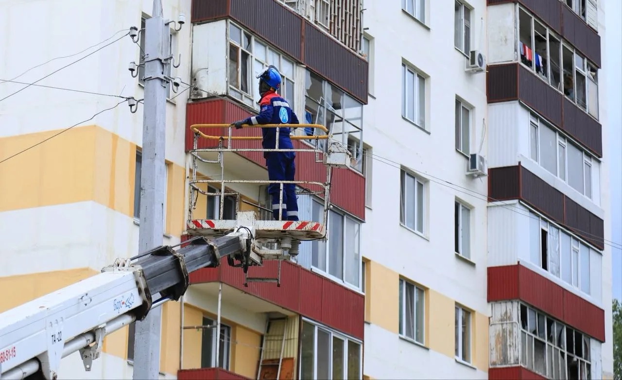 👌🏢В Нижнекамске продолжается ликвидация последствий происшествия в доме на улице Чабьинской, 3

Се