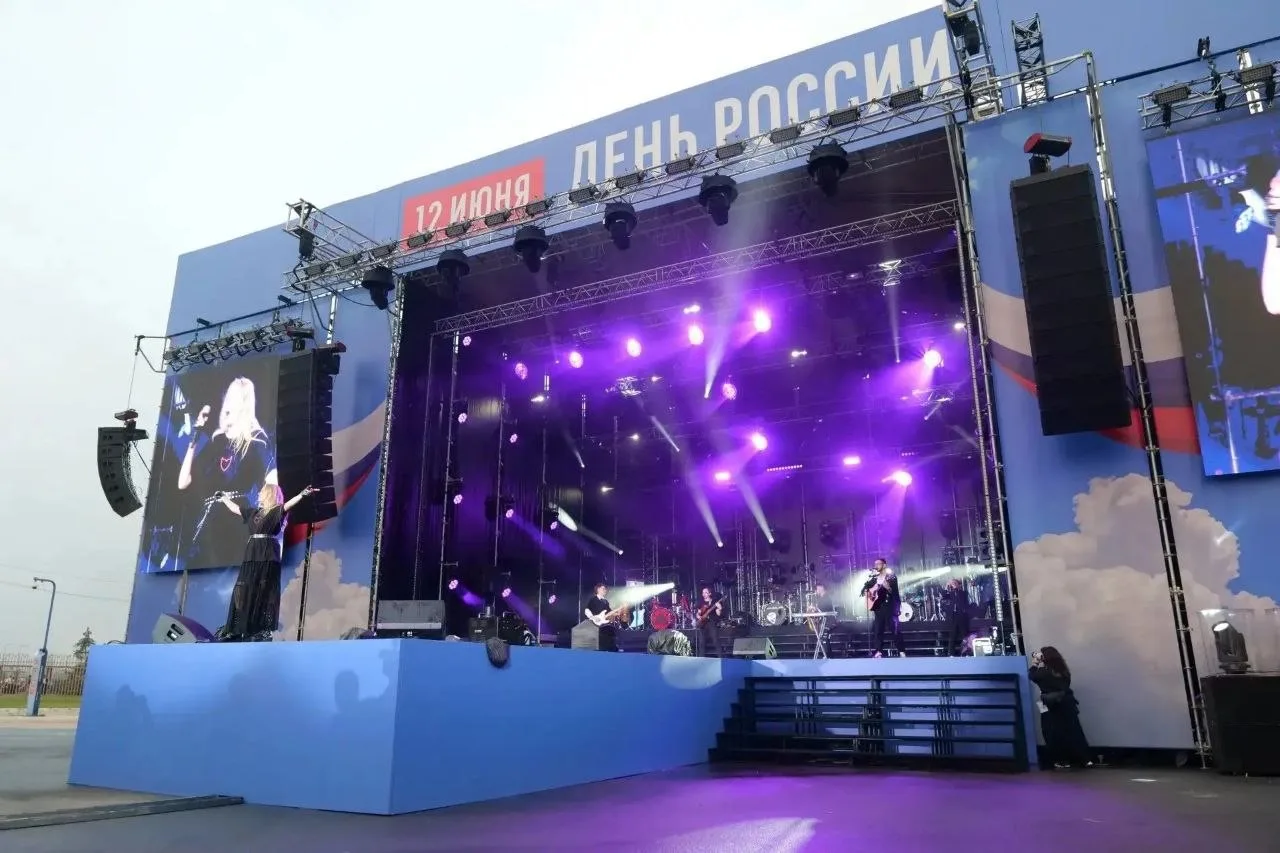 🔥 Кемерово поёт и танцует: концерт в самом разгаре!

В честь Дня города и Дня России на Московской 