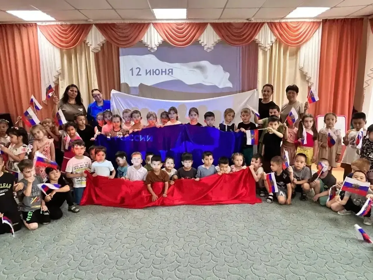 В рамках Года единства народов России и Года дошкольного образования, 
накануне Дня России в нашем д