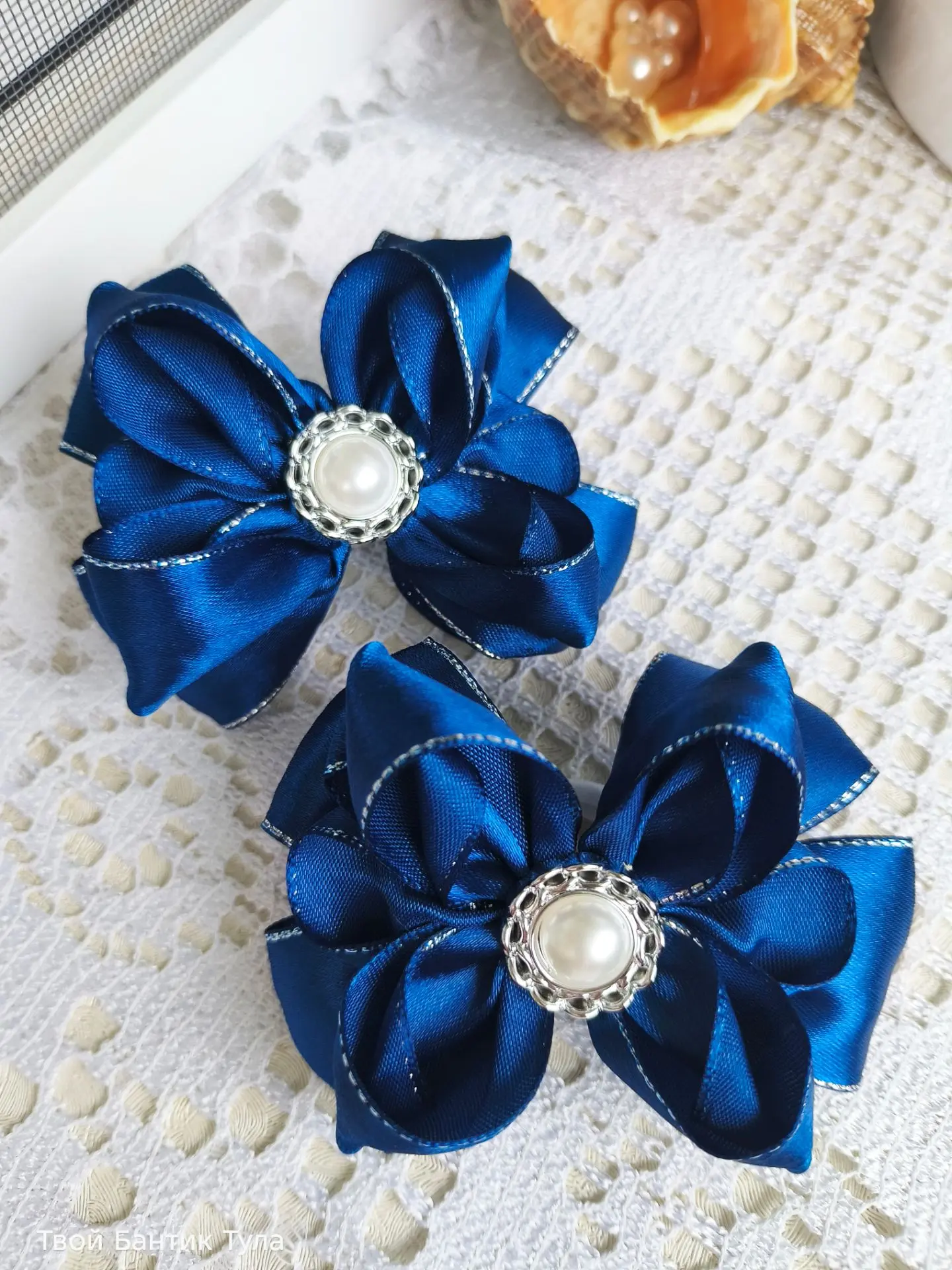 🎀Бантики из синей атласной ленты с серебрянной каймой.