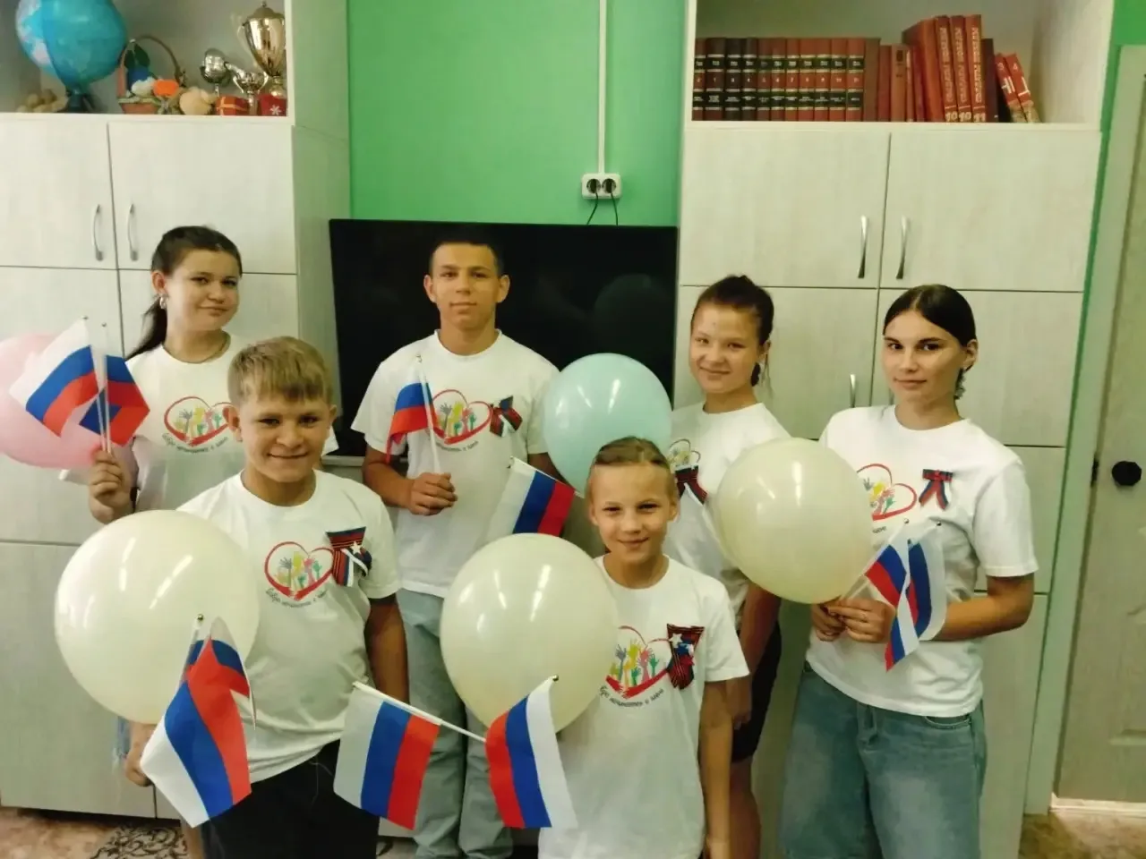 В честь Дня Государственного флага Российской Федерации в Быковском СРЦ прошло информац...