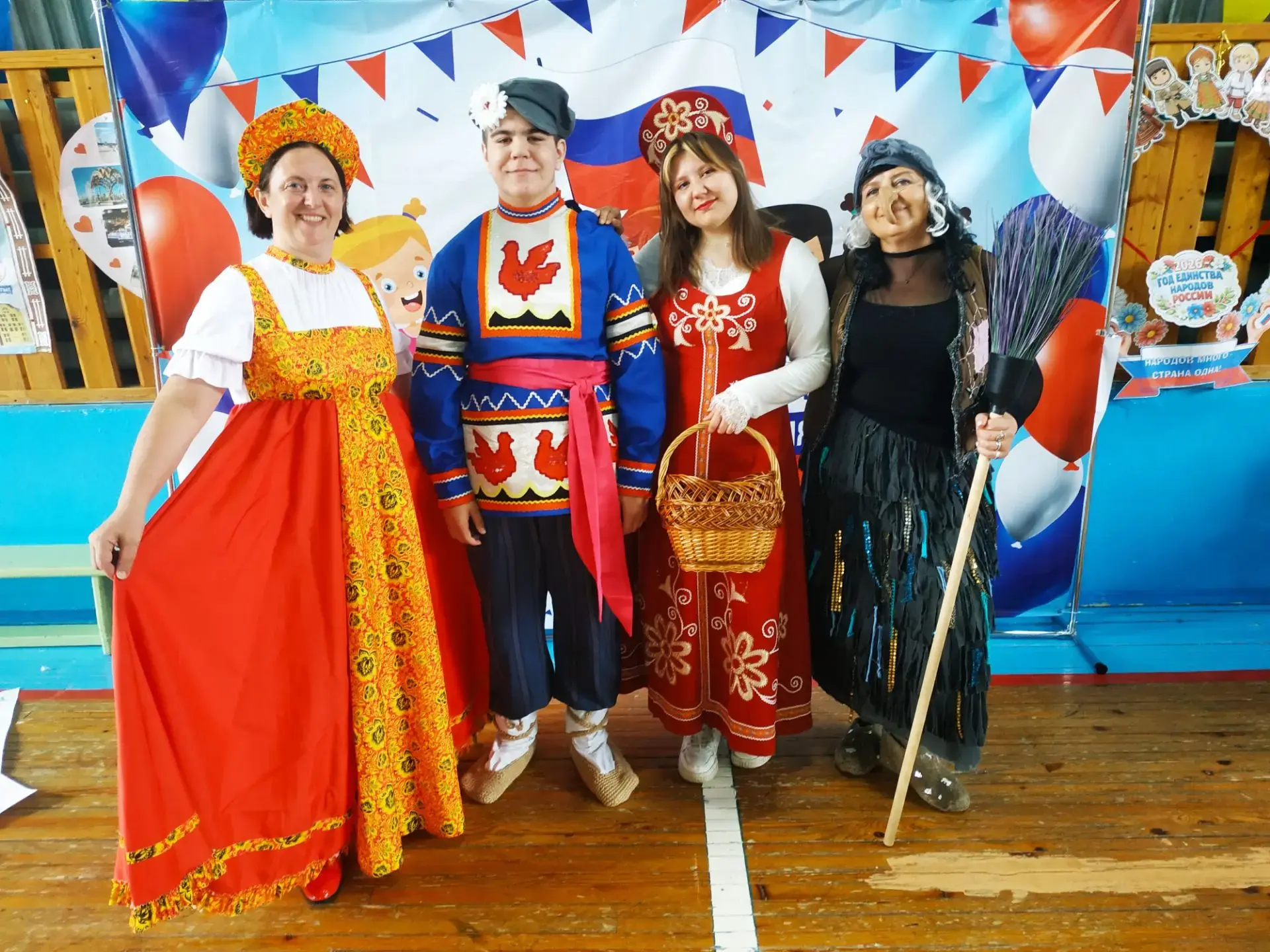 🎉 17 июля — Единый день фольклора в России!

А в нашем лагере мы провели праздник «В гостях у сказк