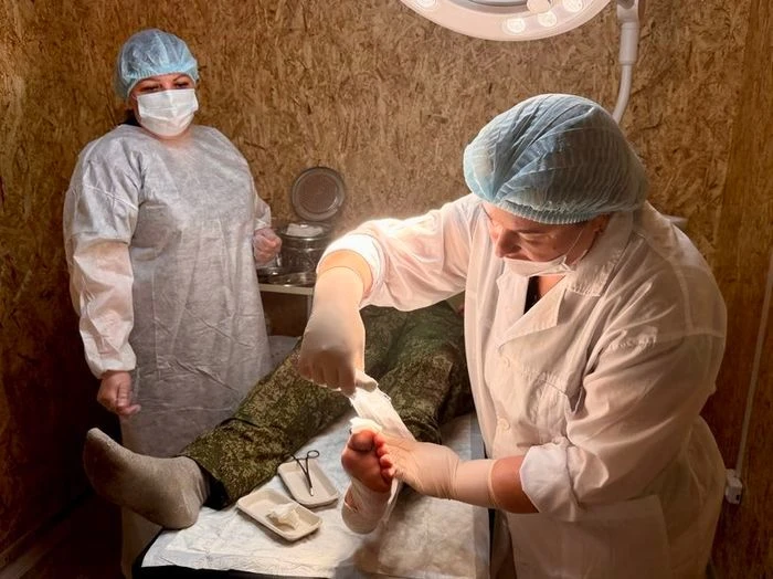 Милосердие на линии огня
#профессионалы

Даже в профессиональный праздник – День медицинского работн