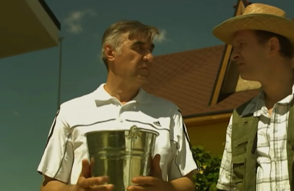 - Анатолич, вот это вот... ко-ко-ко-ко-о-о - это 10 баллов. Чаплин нервно курит.