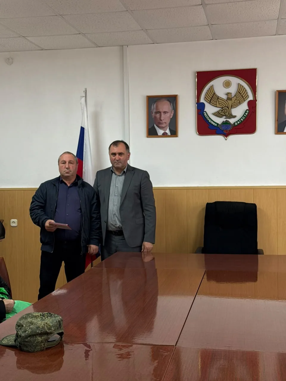 Глава Хивского района передал медаль «За отвагу» родным погибшего участника СВО🎖️🇷🇺