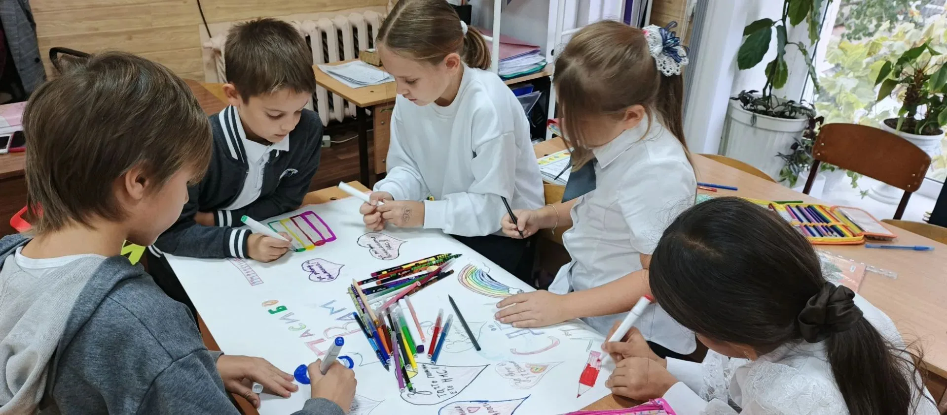 Группа продлённого дня готовится сказать "спасибо" любимым  учителям, ведь скоро  у  ни...