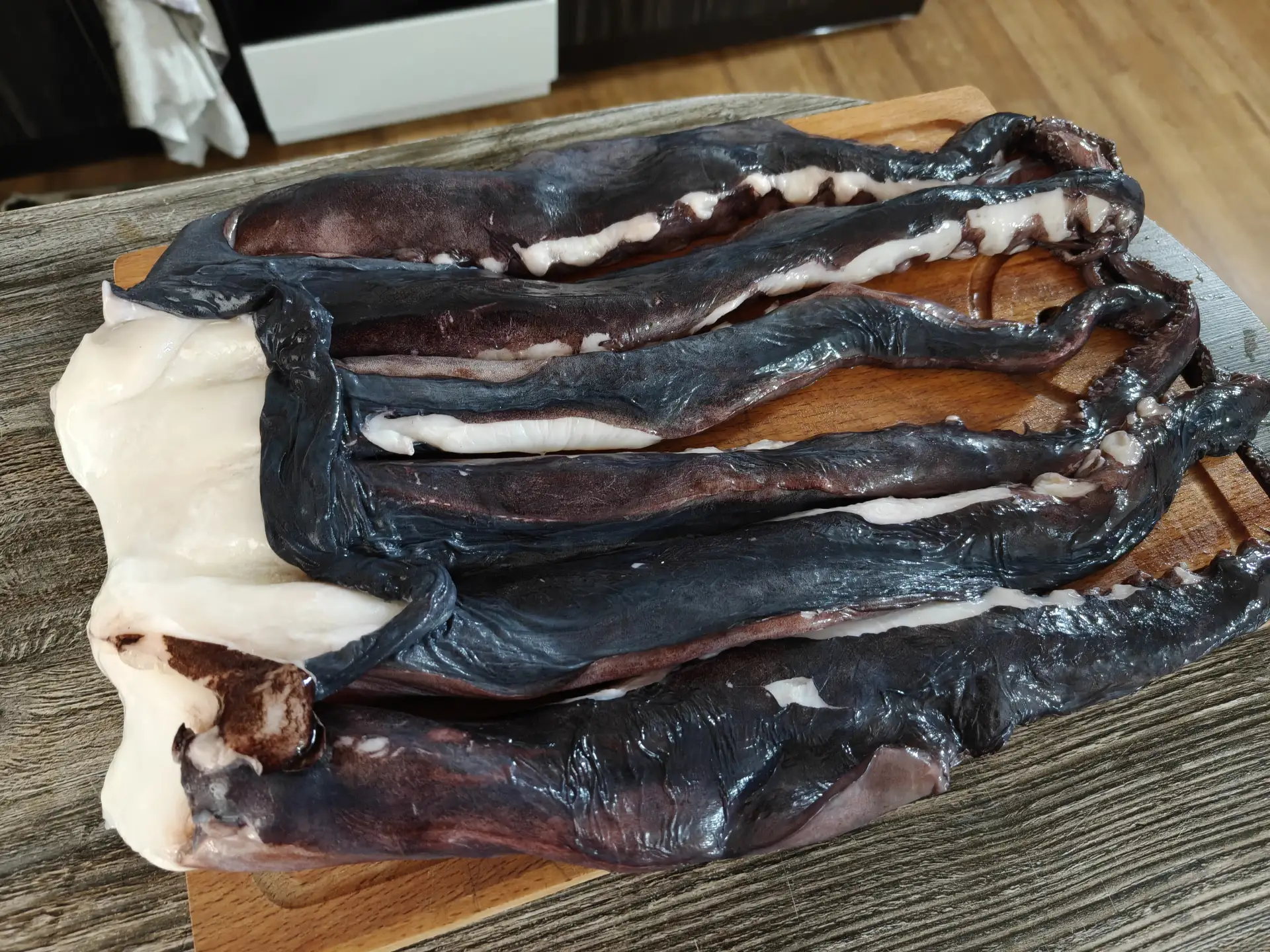 Сегодня будем готовить морского монстра🦑 😁
Надоело мясо... Пора переходить на морепродукты 🦑