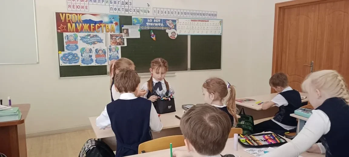 🚀Всероссийская акция "ПУТЬ В КОСМОС"  Для ребят 1Б класса прошел мастер-класс "Космический талисман"