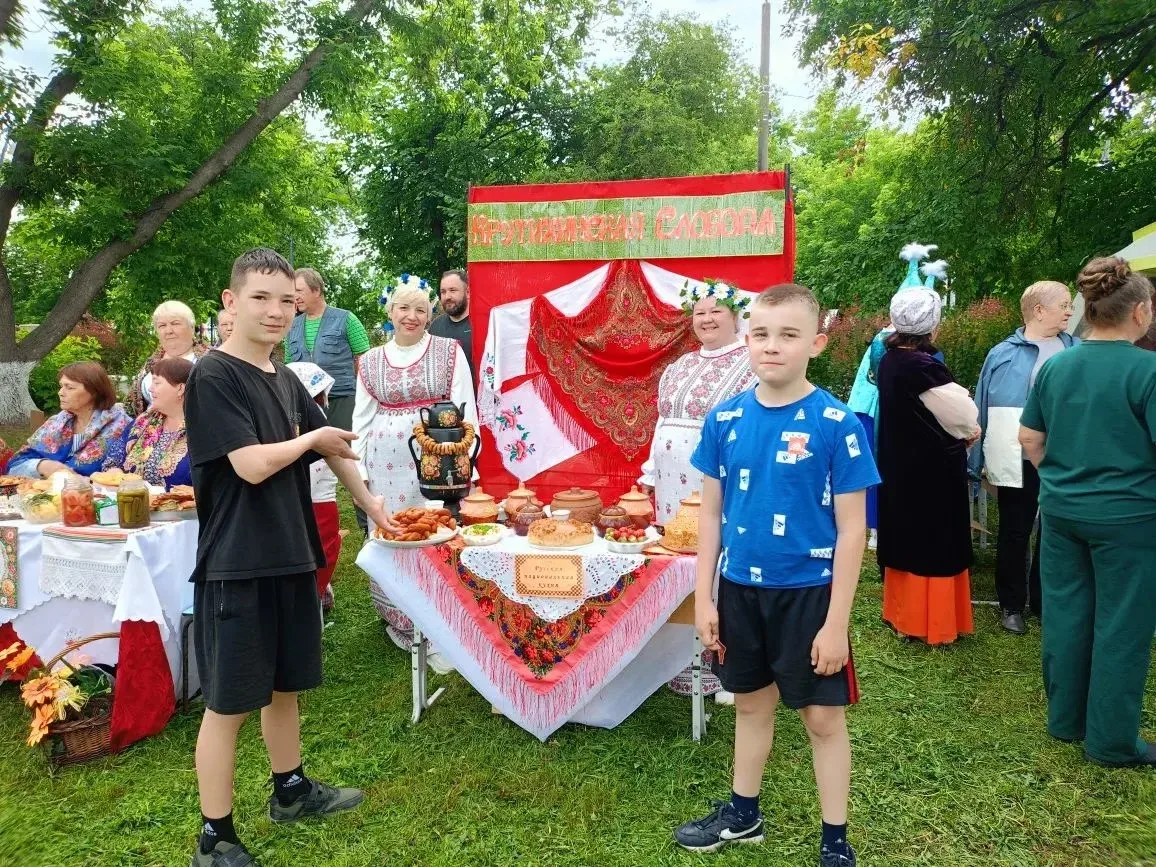 🌸 «Соцветие», Пушкин и «Поле Чудес» — наш день получился ярким
6 июня наши воспитанники:
✅ Побывали