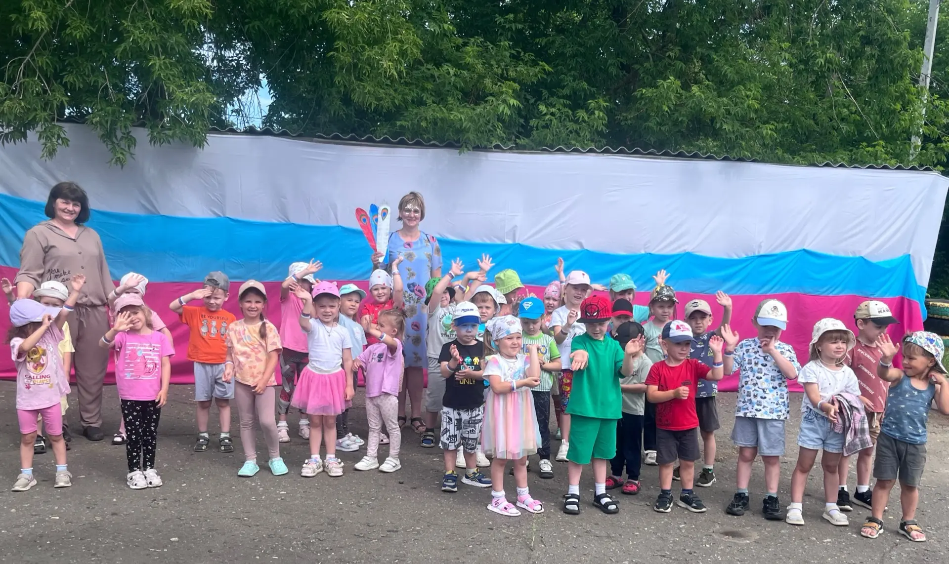 📸 Праздник в детском саду: как ребята спасали цвета России

Сегодня в нашем детском саду отметили Д