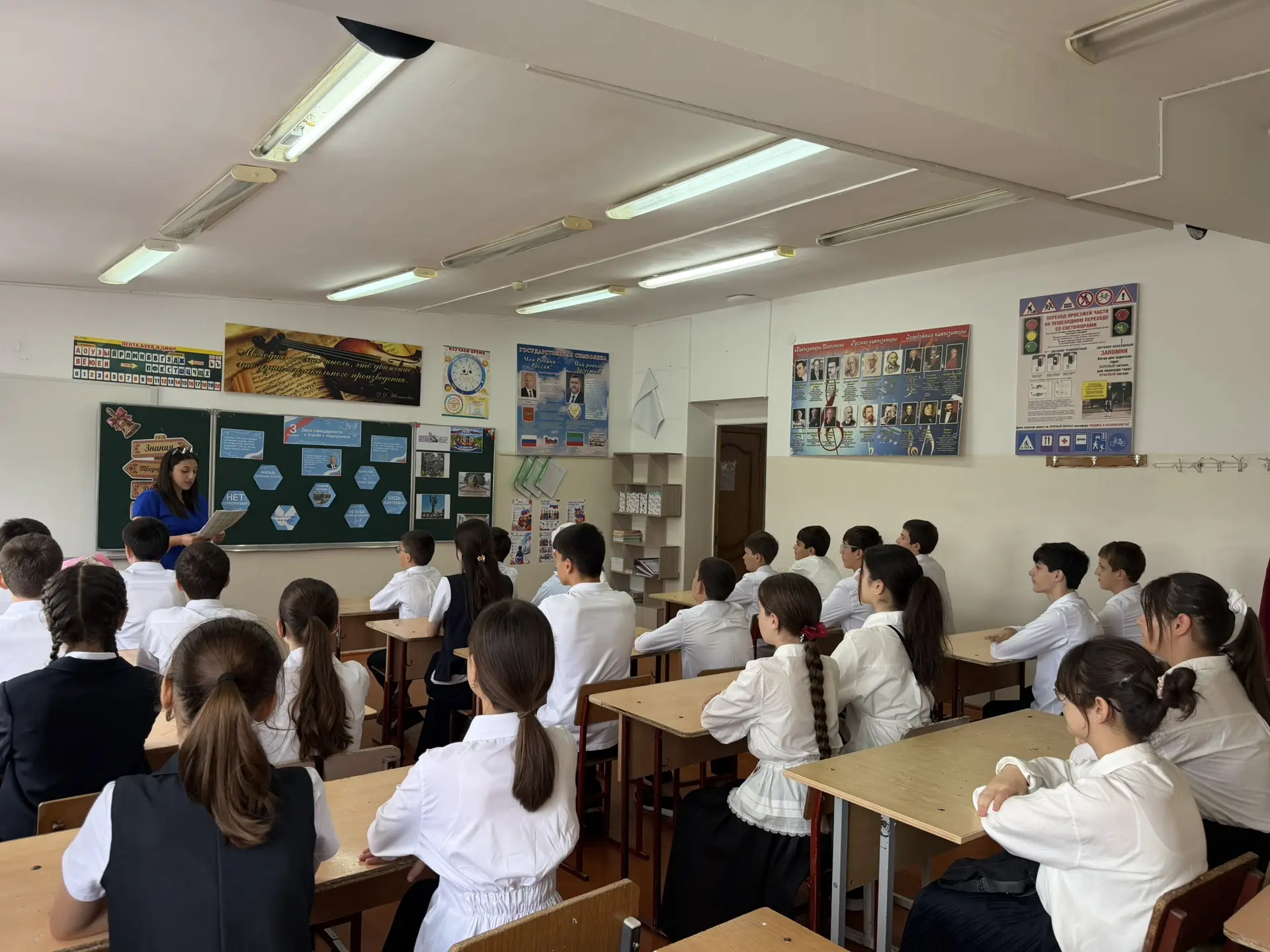 🎖️Среди 5-9 классов прошли единые уроки, посвященные памятной дате - 3 сентября 🕊️🕯️