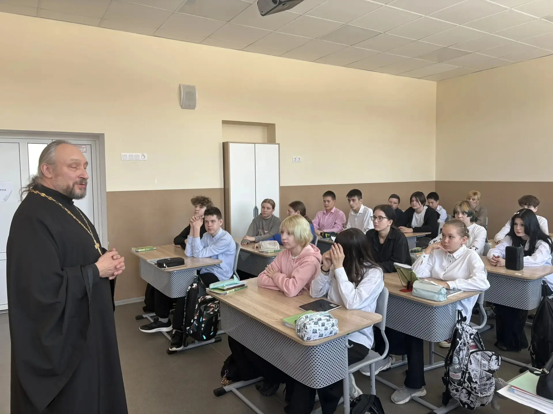 ➡ РАЗГОВОР СО СВЯЩЕННИКОМ    Совсем недавно была беседа священника и обучающихся 7 "В" класса.  📌 Св