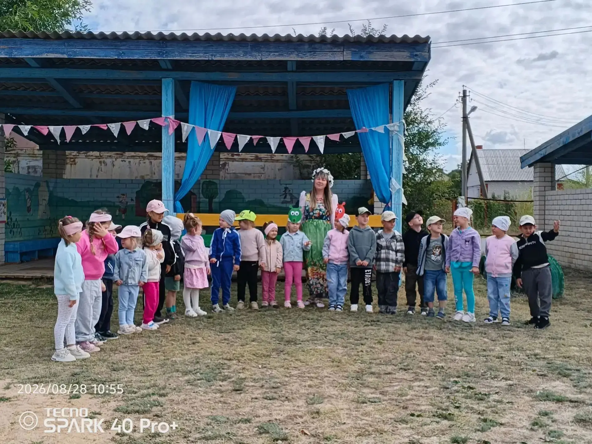 Сегодня в детском саду  прошел праздник "Прощание с летом" . Праздник подвел итоги тёпл...