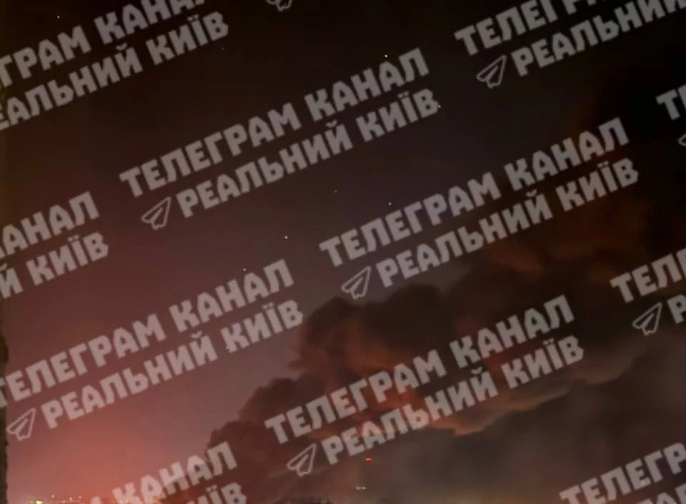🍸 Пожар в Киеве после прилета баллистики.
