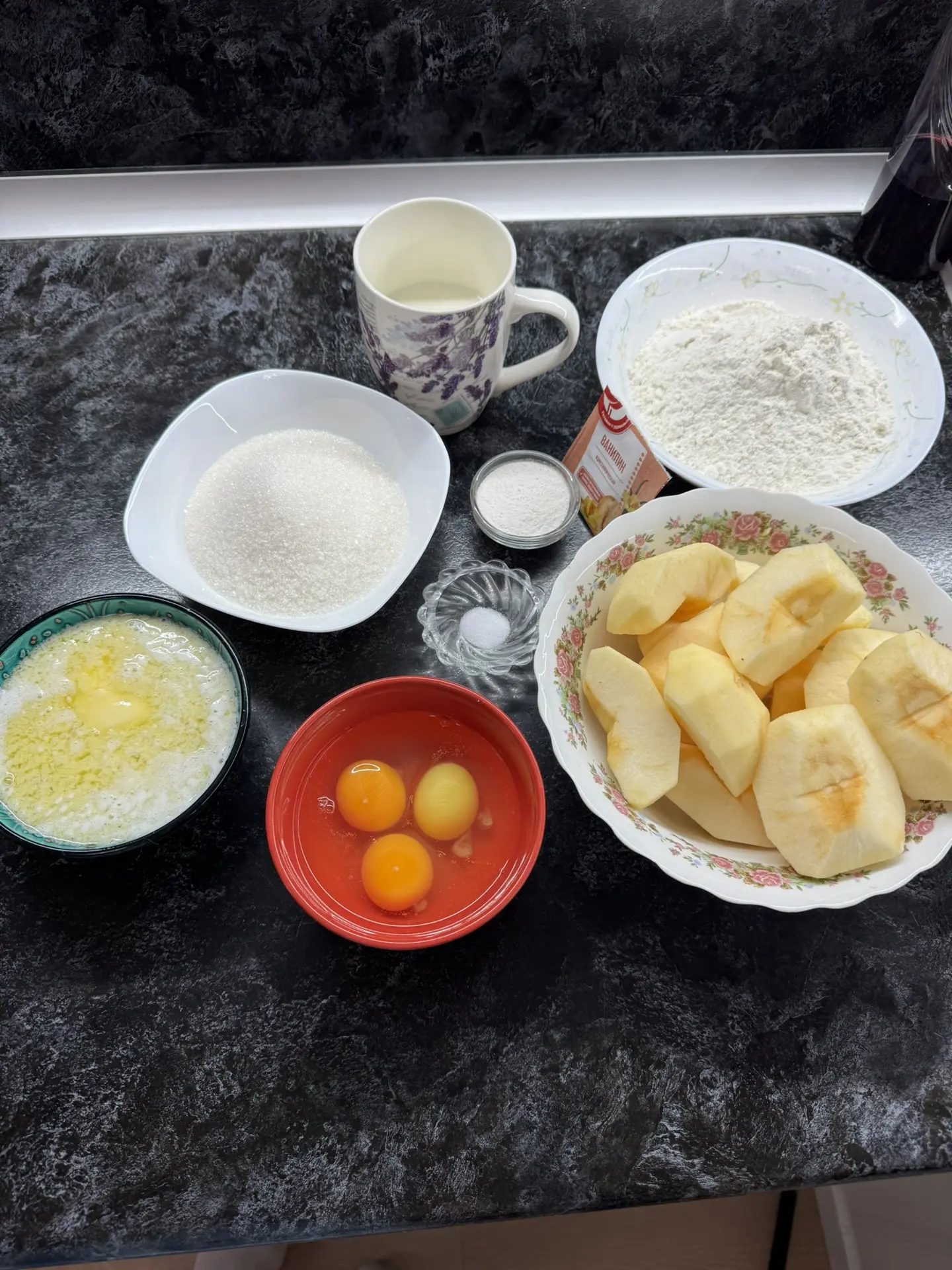 Сейчас буду готовить яблочный пирог 🥧 рецепт конечно буду снимать ❤️