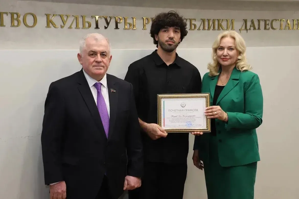 В преддверии Дня единства народов Дагестана министра культуры РД Зарема Бутаева и предс...