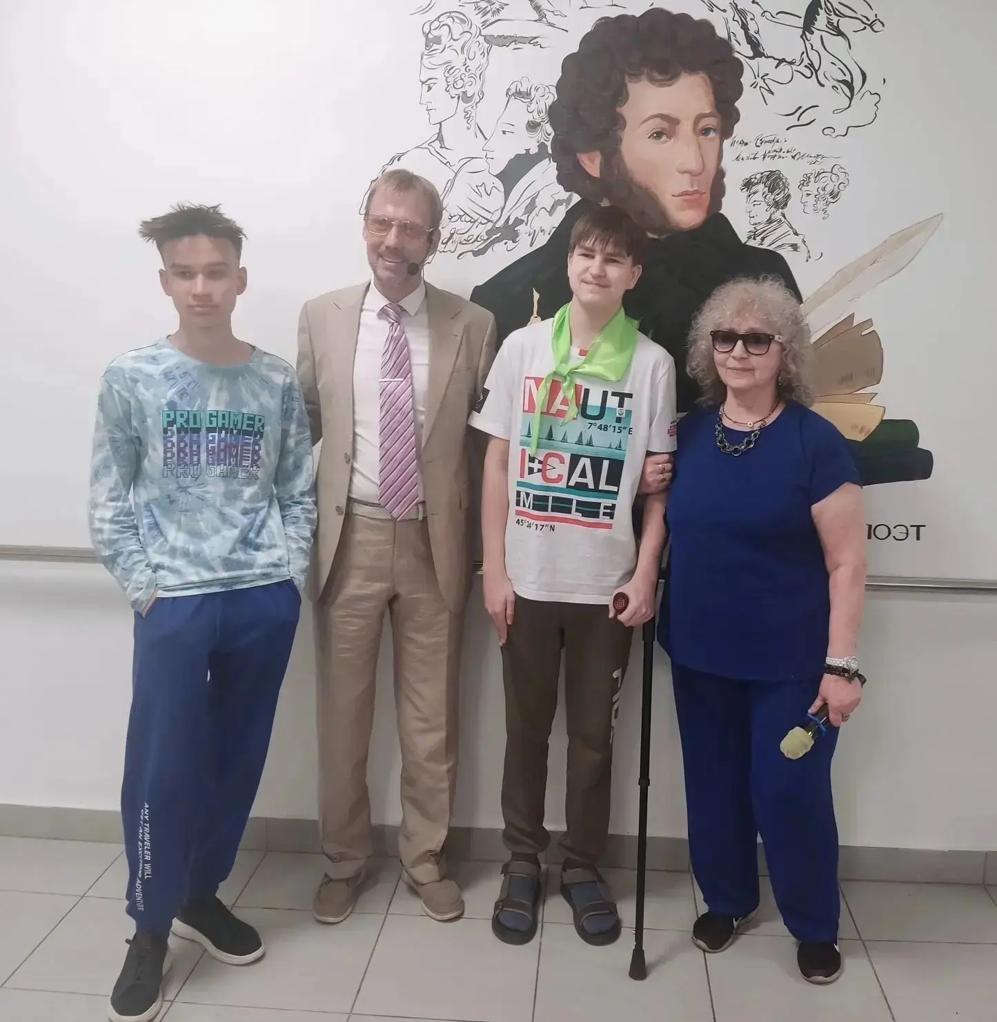 В честь дня рождения великого русского поэта А. С. Пушкина ребят посетил творческий кол...
