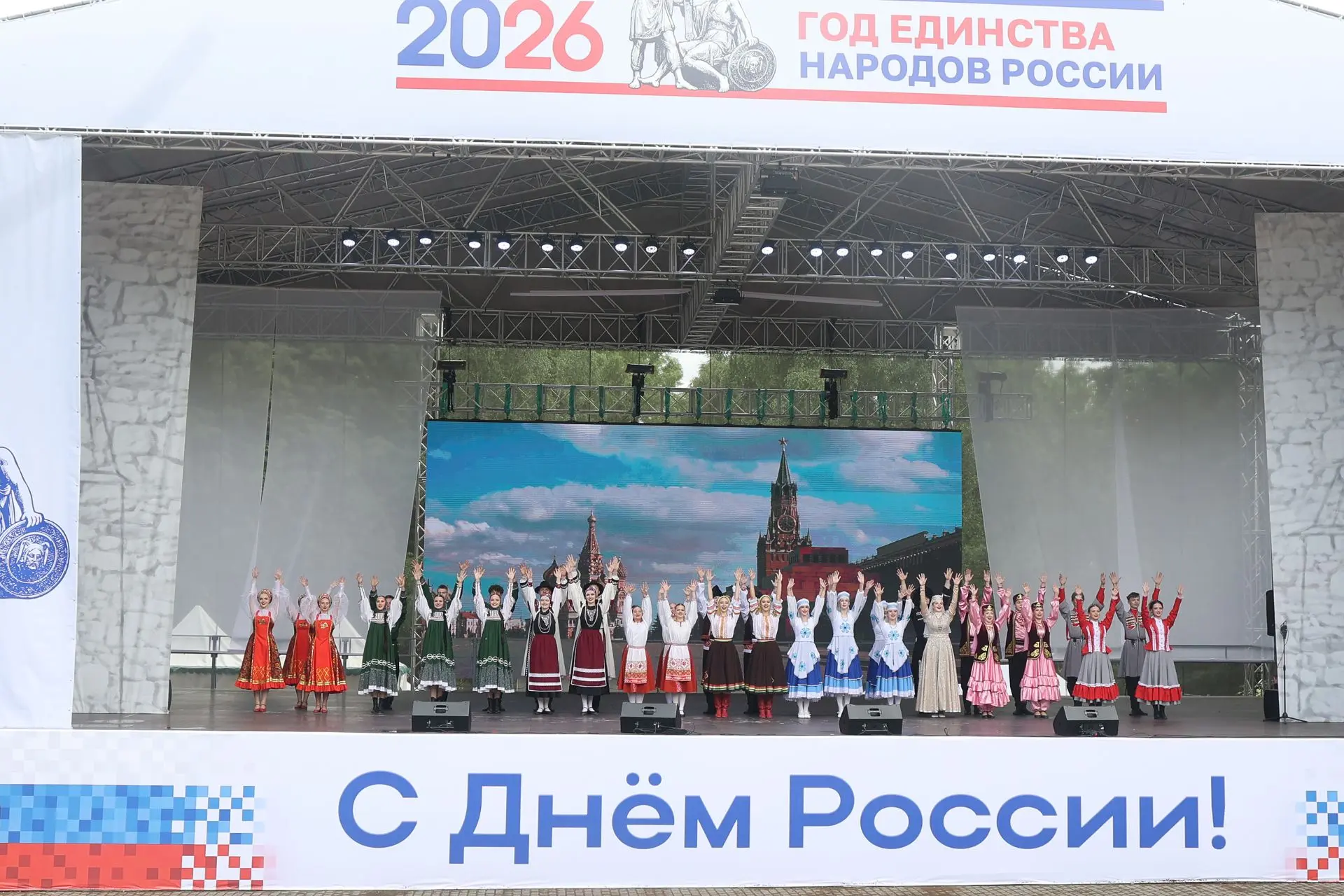 🇷🇺В день России команда Дома офицеров подарила городу грандиозный концерт  «Россия одна для всех».