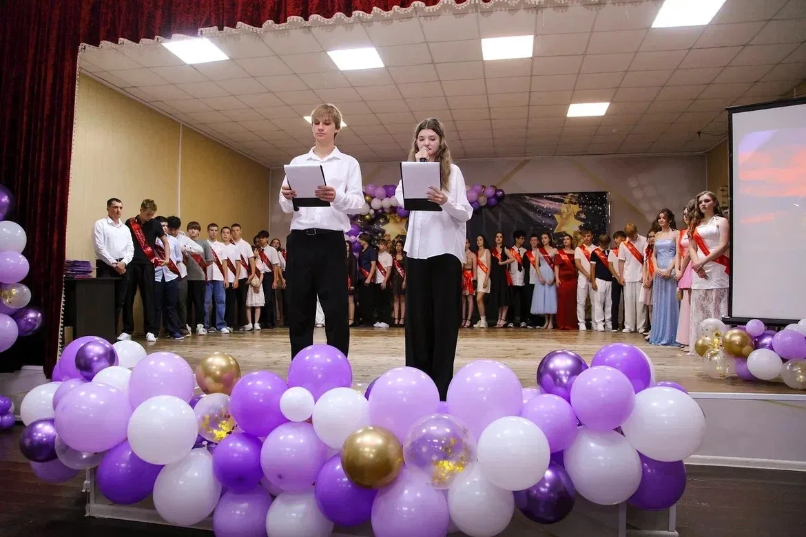 🎓Прощание с девятым классом

✨В нашей школе состоялась торжественная церемония вручения аттестатов 