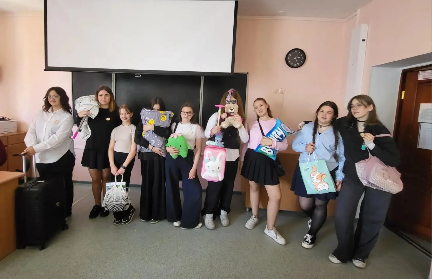 Попросили ещё разместить фотографию с Дня без рюкзаков. А мы и не против.