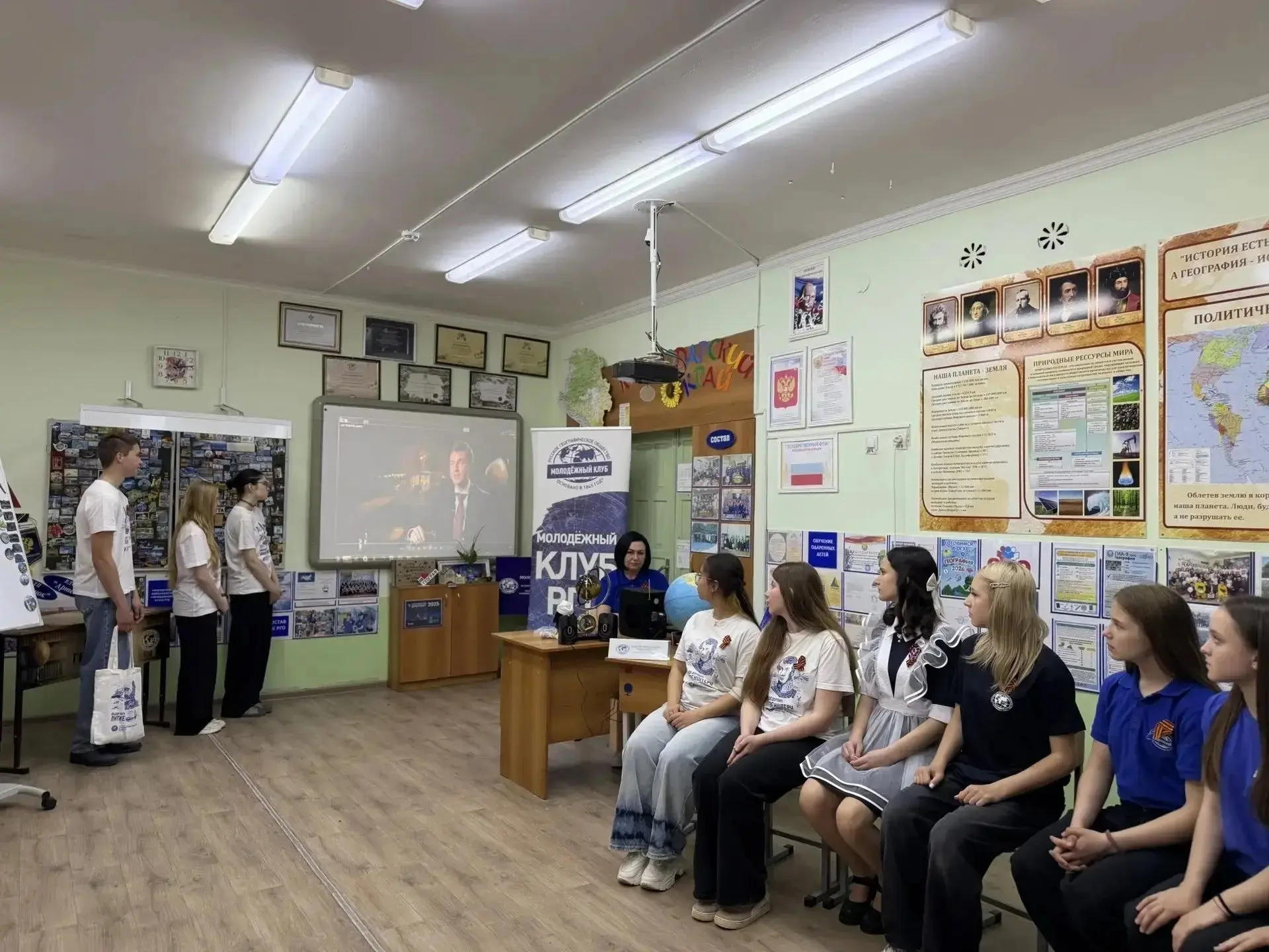 Школьники открыли для себя мир географии и путешествий  В средней школе № 15  состоялся кинолекторий