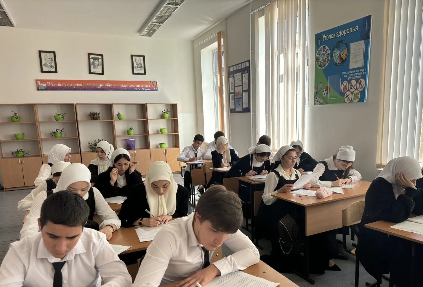 📚 Девятиклассники написали годовую контрольную работу по русскому языку в формате ОГЭ.